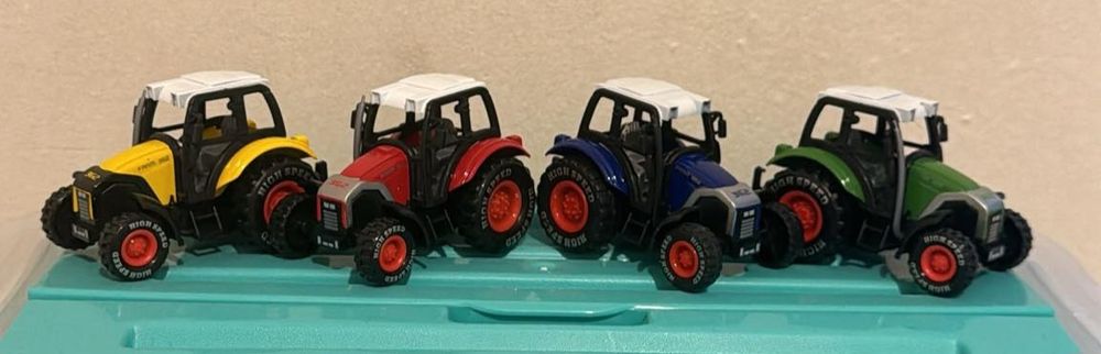 Traktorki, ciagniki 4szt w zestawie