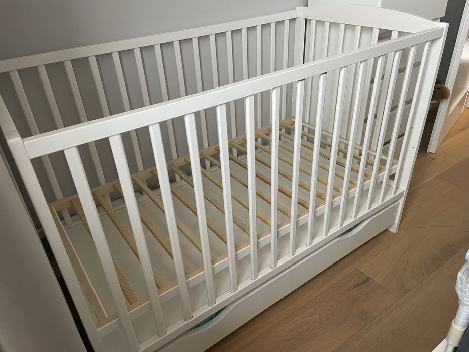 Łóżeczko 120x60 z przewijakiem i materacem