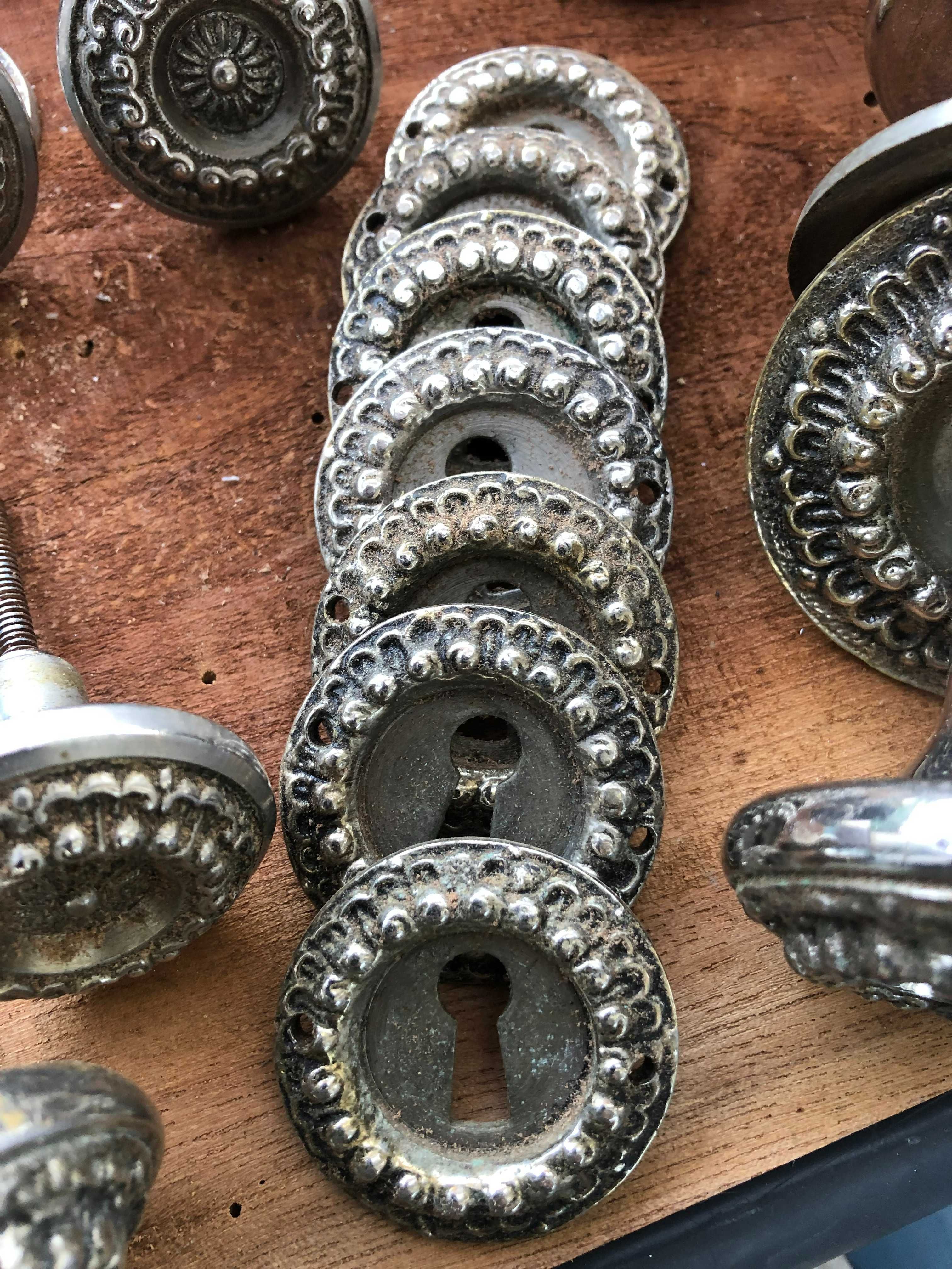 Vintage - Maçanetas e Espelhos de interruptores em ferro trabalhado