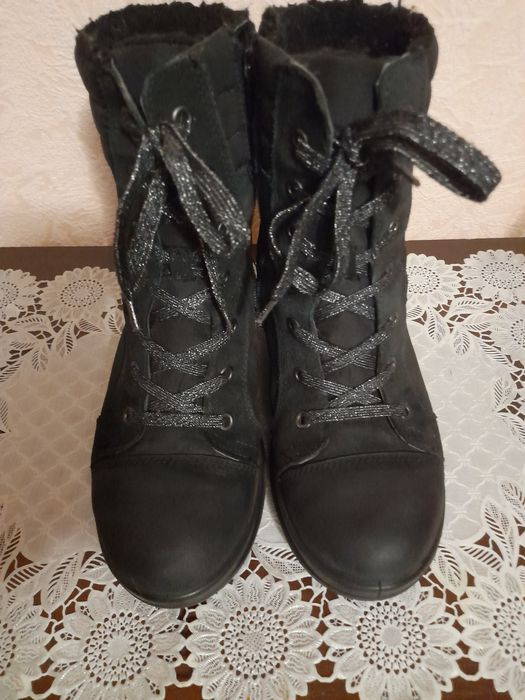 Продам ботинки,36р.  Ecco девочкові зимові