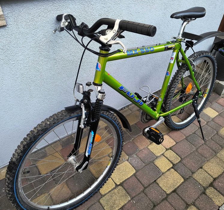 Rower trekkingowy japońskiej marki Fuji