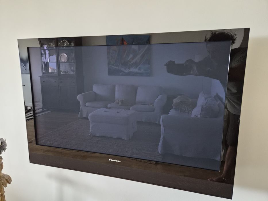 TV Pioneer "Kuro" 40"