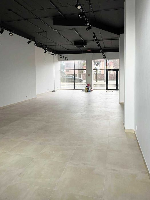 Оренда приміщення в мега-прохідному місці - озеро, парк, Мазепи,160А