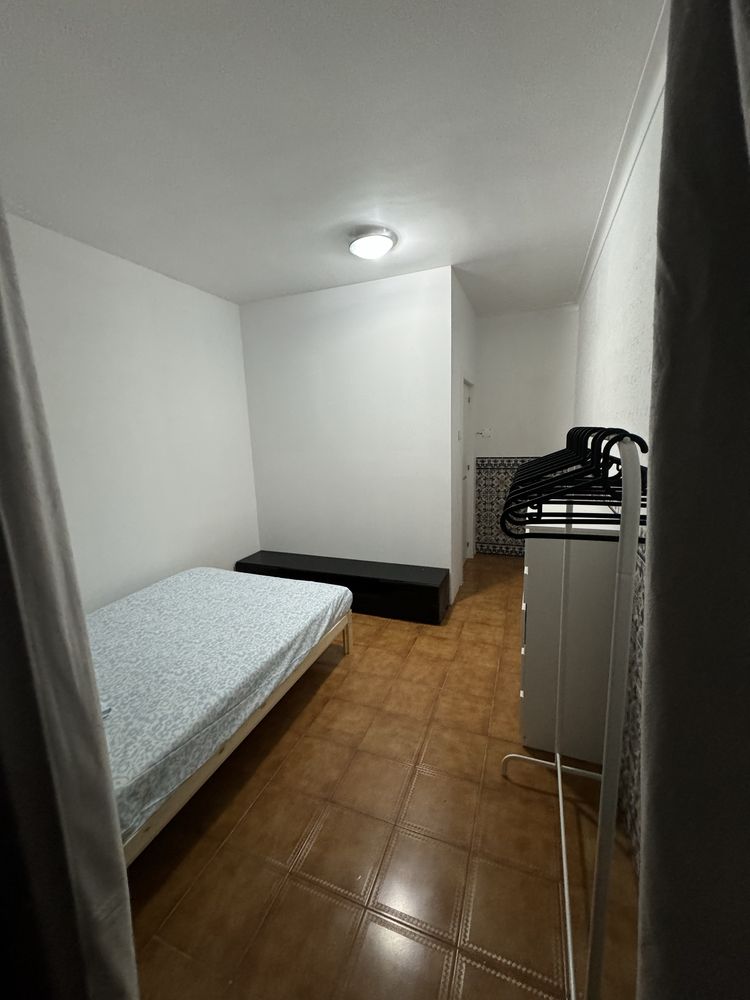 Quarto casal ou solteiro ao pé dos barcos com DESPESAS INCLUIDAS.