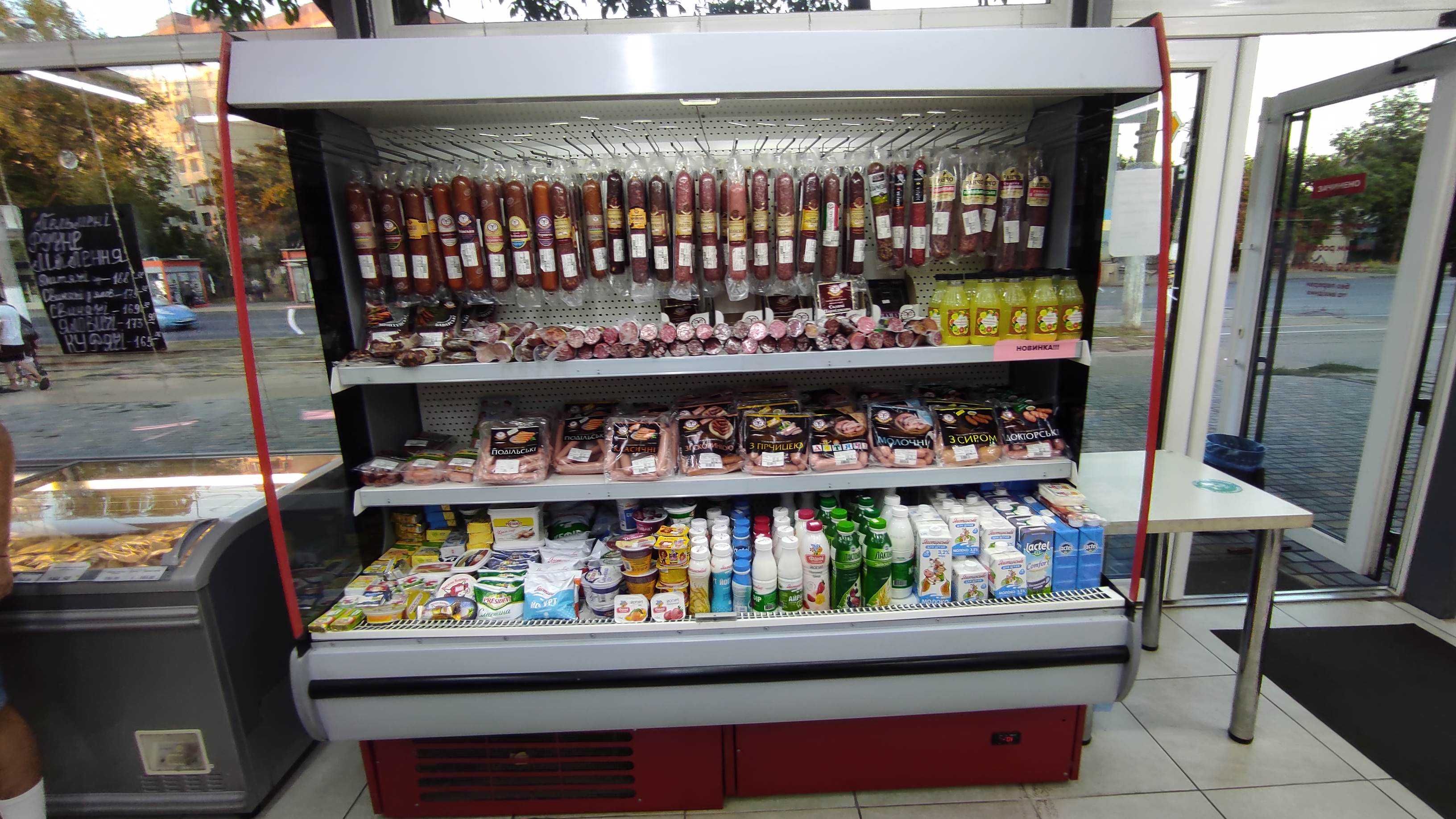 продам холодильную витрину