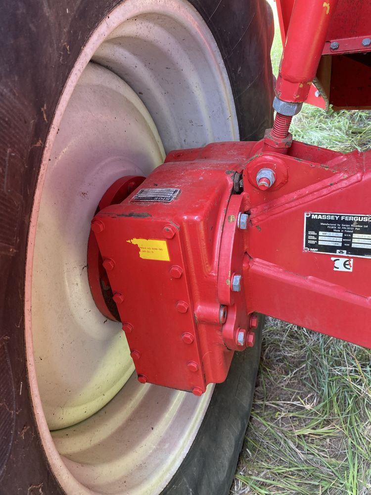 Комбайн зернозбиралний MASSEY FERGUSON 28/SAMPO 2075