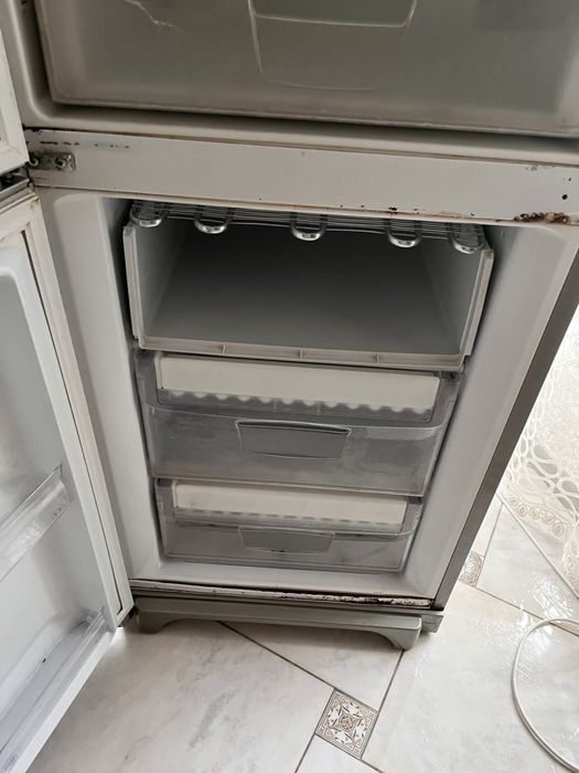 Холодильник Indesit