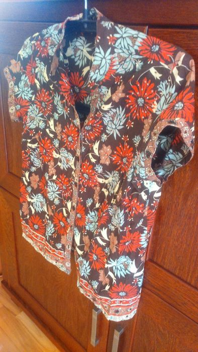 Bluzka koszulowa C&A kolorowe kwiaty koraliki i cekiny M-L ,stójka