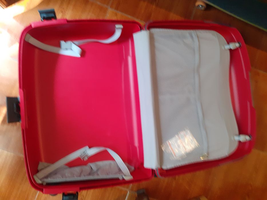 Mala de viagem (72cmx52xcmx23cm) altamente resistente