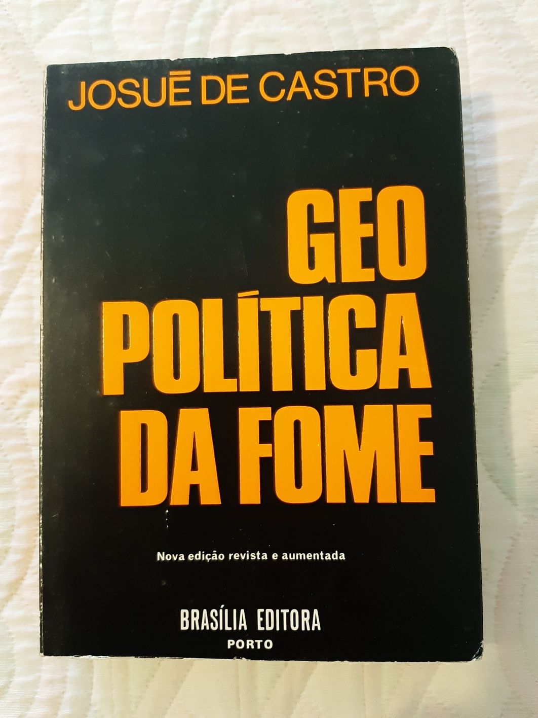 Livro 'Geo política da fome'