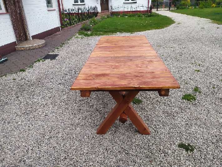 Stół drewniany ręcznie robiony, malowany lakierowejcą Pińczów