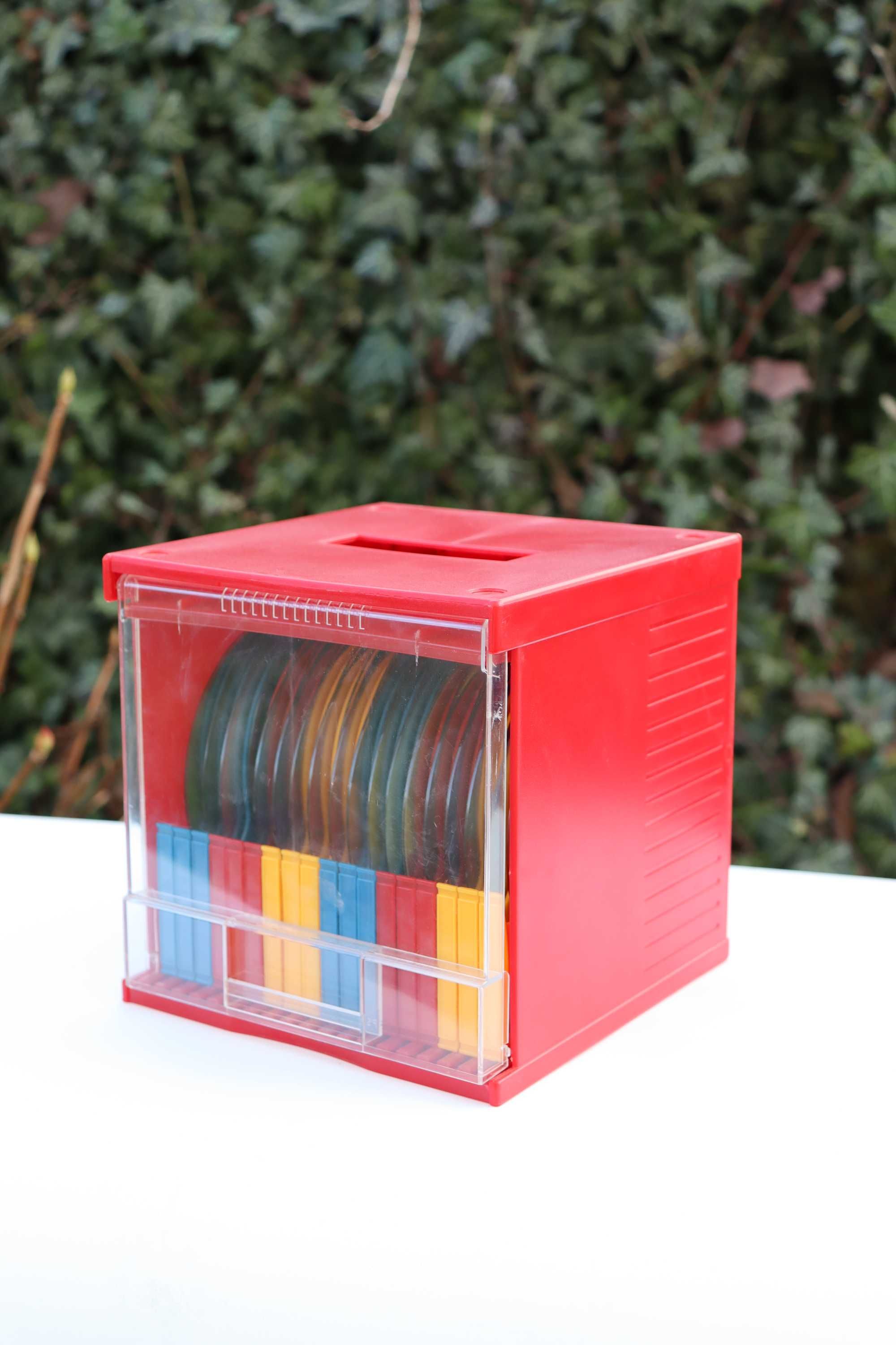 Plastikowy stojak na płyty CD