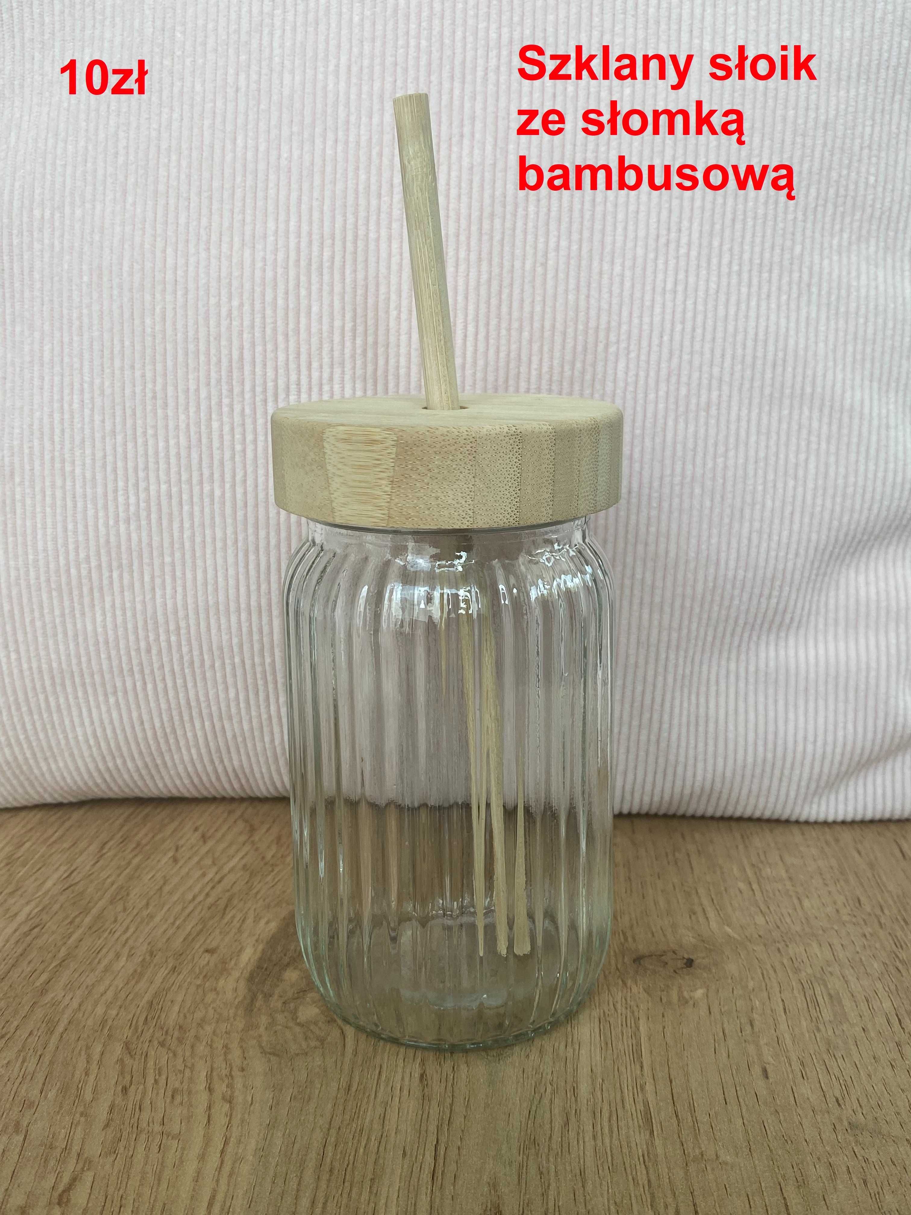 Szklany słoik z bambusową słomką