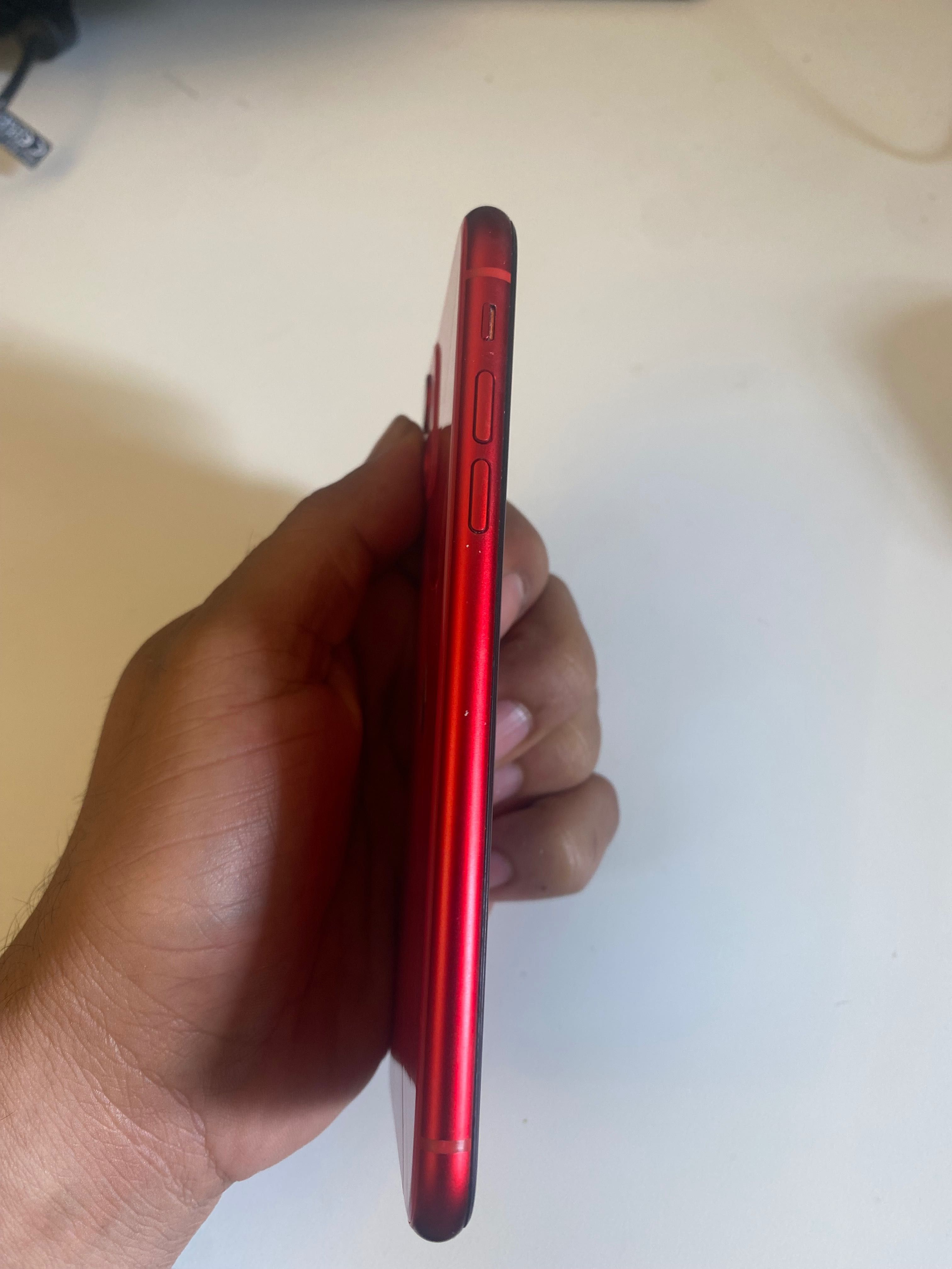 iPhone 11 64GB Vermelho