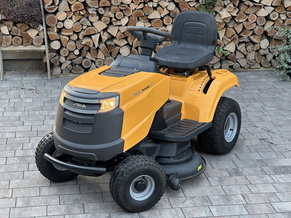 Газонний трактор Stiga Tornado 2098 H