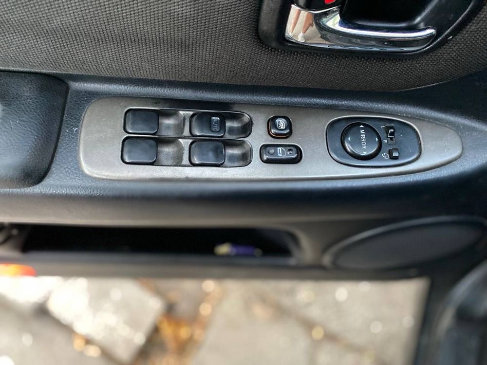 Lexus is 200 1999 2.0