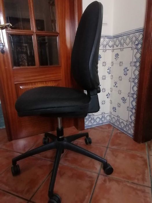 Cadeira de Escritório Semi-nova. Tenho 5 para venda.