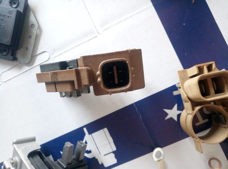 Реле зарядки, реле регулятор генератора, щетки генератора