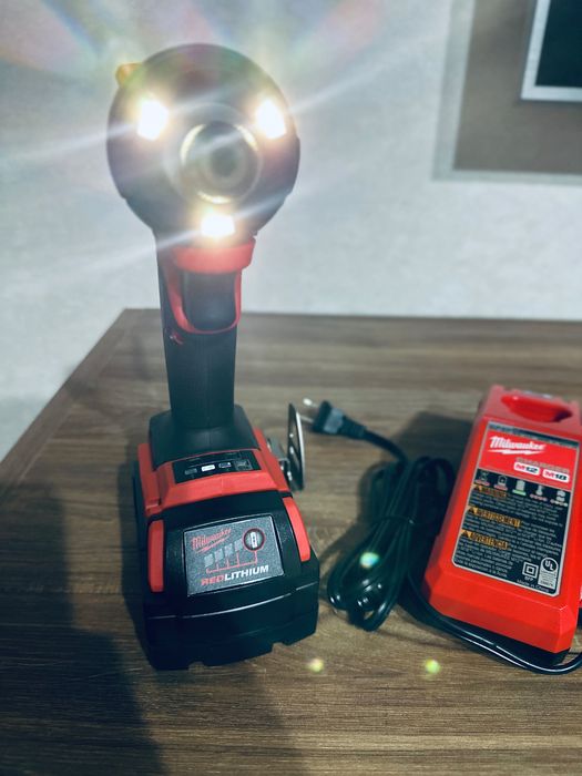 Імпакт / шуруповерт Milwaukee 2953-20