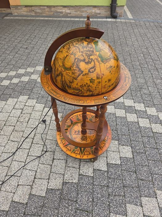 Barek mobilny w kształcie globusa podświetlany