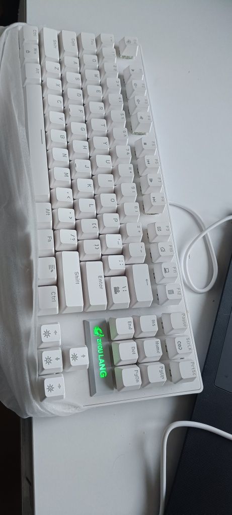 Klawiatura mechaniczna podświetlena biala