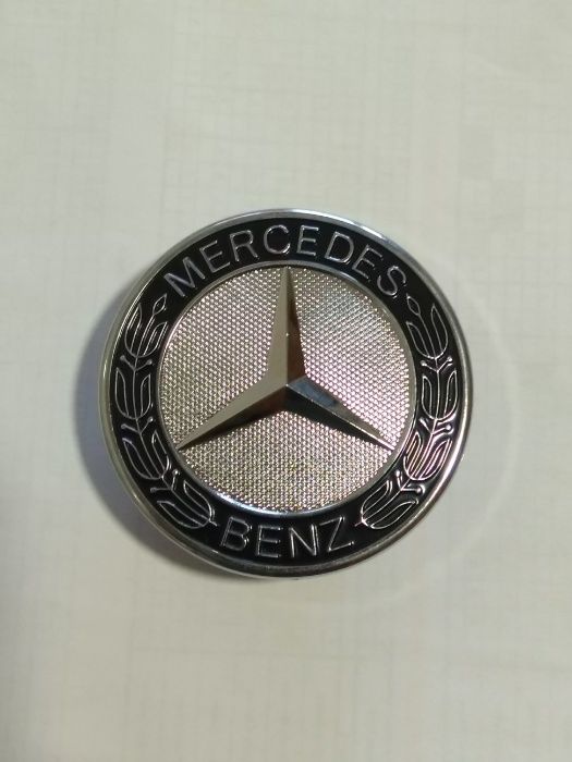 Emblema Mercedes para capô