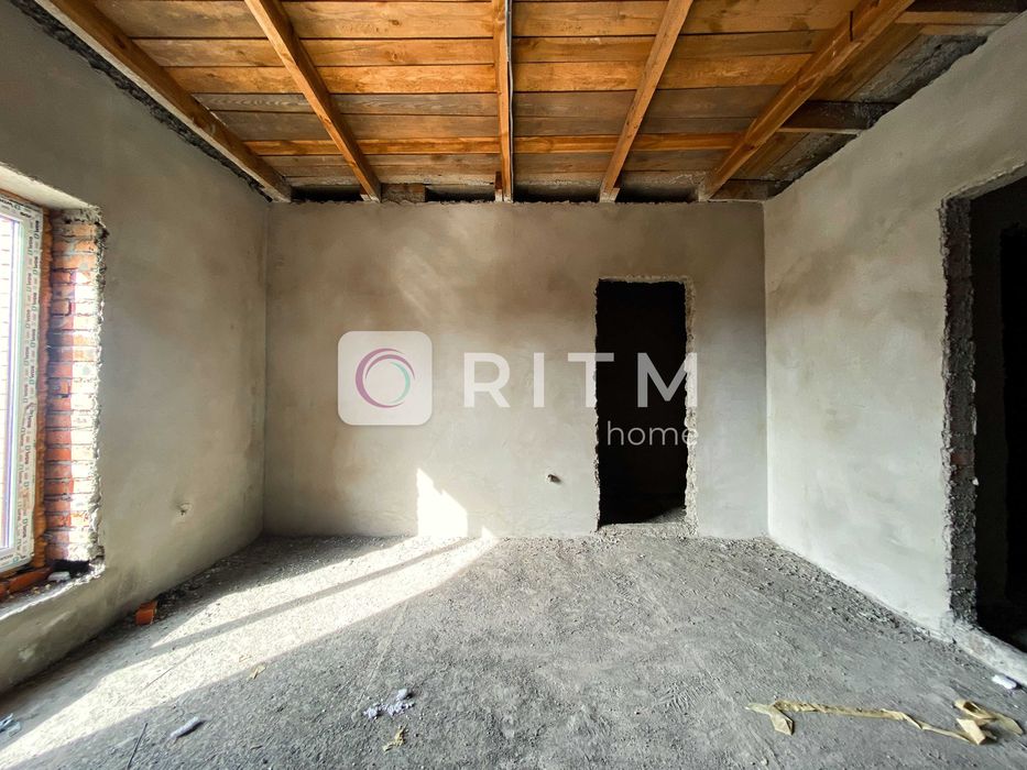 Половина будинку 187.8 м2 + 4 сот. ділянка по вул. Липлянська, Вишків.