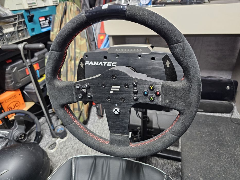 Kierownica z bazą i pedałami Fanatec CSL Elite