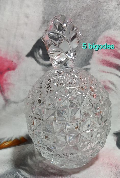 Recipientes de cristal em boas condições