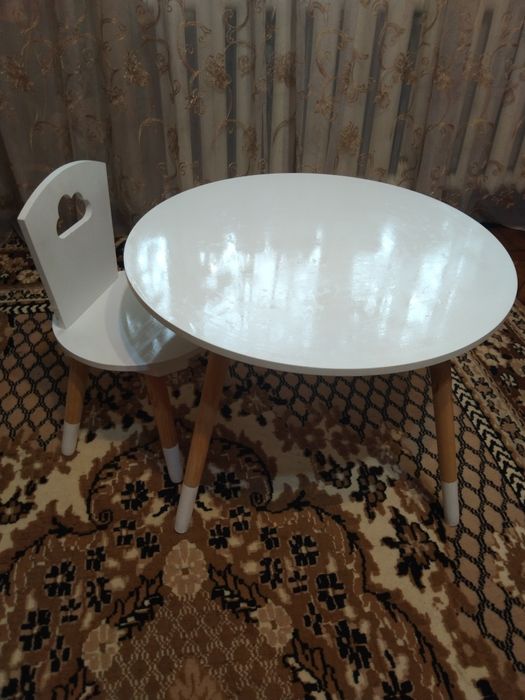 Стіл та стільчик
