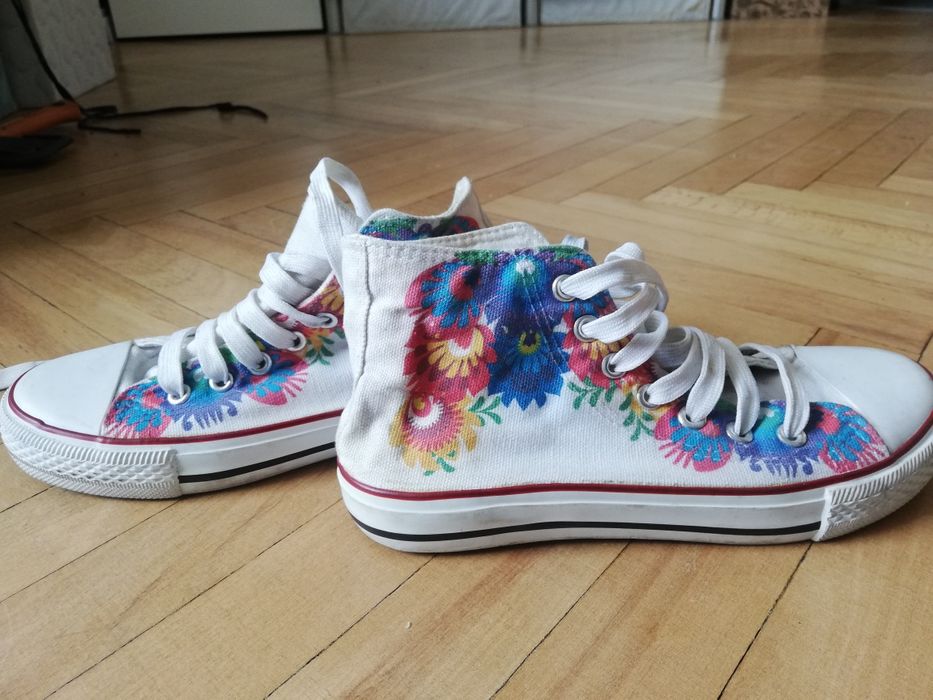 Trampki z motywem etno 37