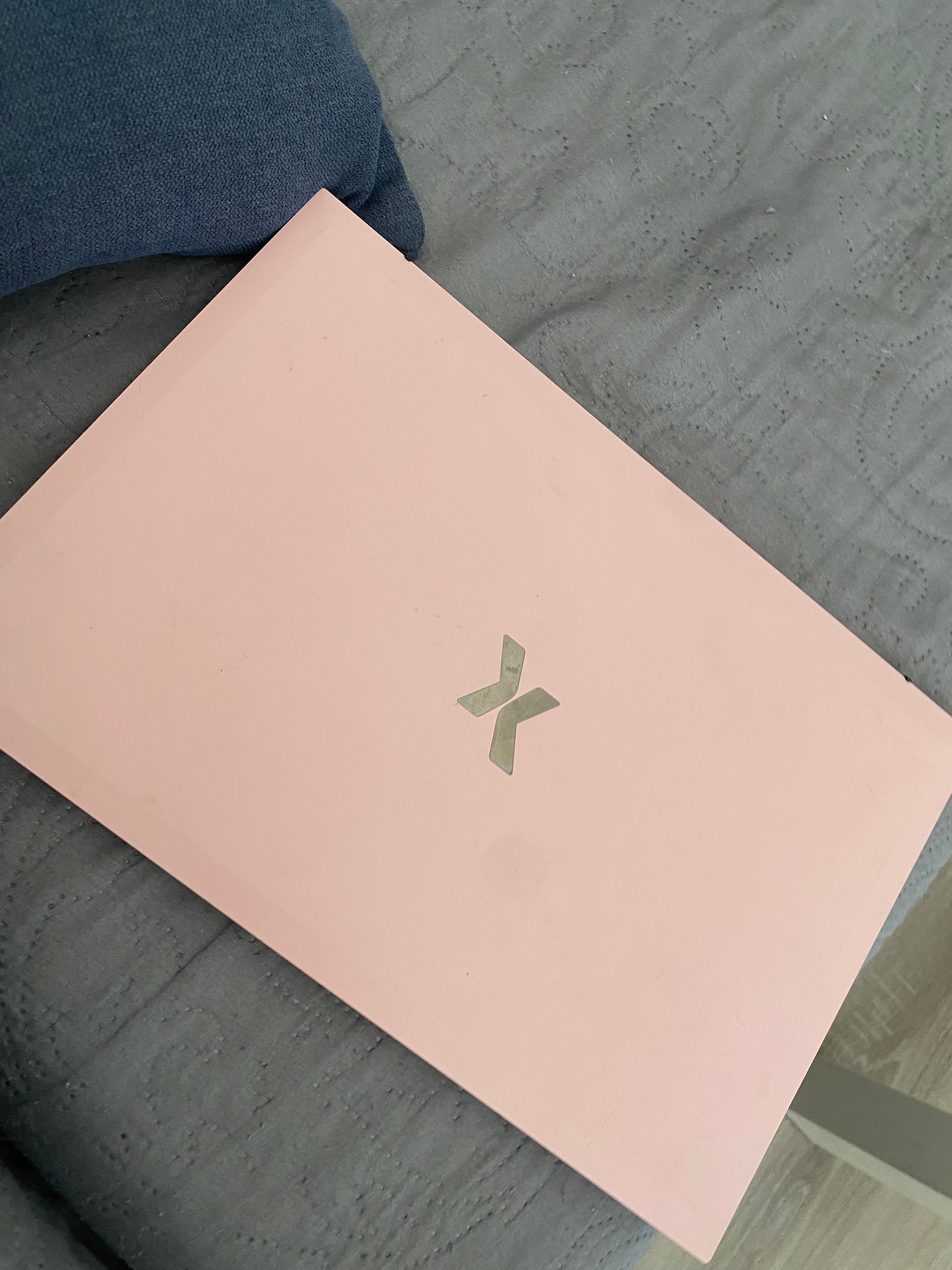 Laptop różowy Maxcom