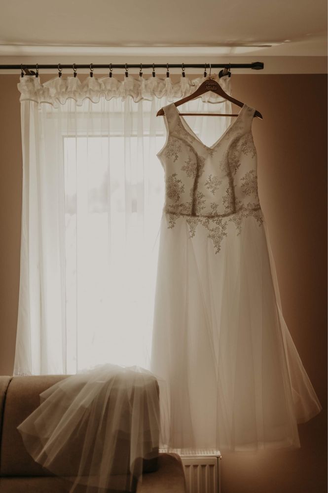 Suknia ślubna w kształcie literki A