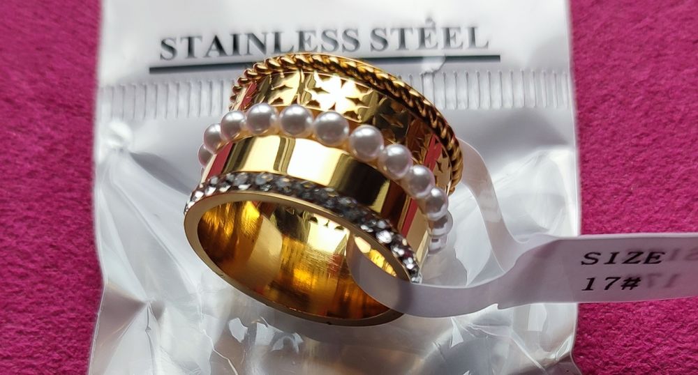 Anel em aço inoxidável com pérolas e brilhantes