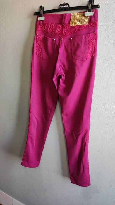 Calças de mulher com etiqueta ( Recheio de loja )