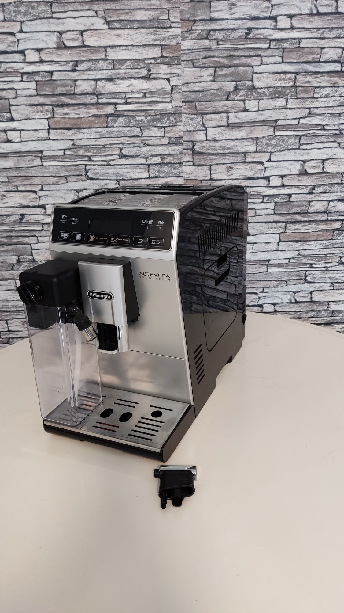 Кавомашина в Кожен Дім ® Delonghi Autentica