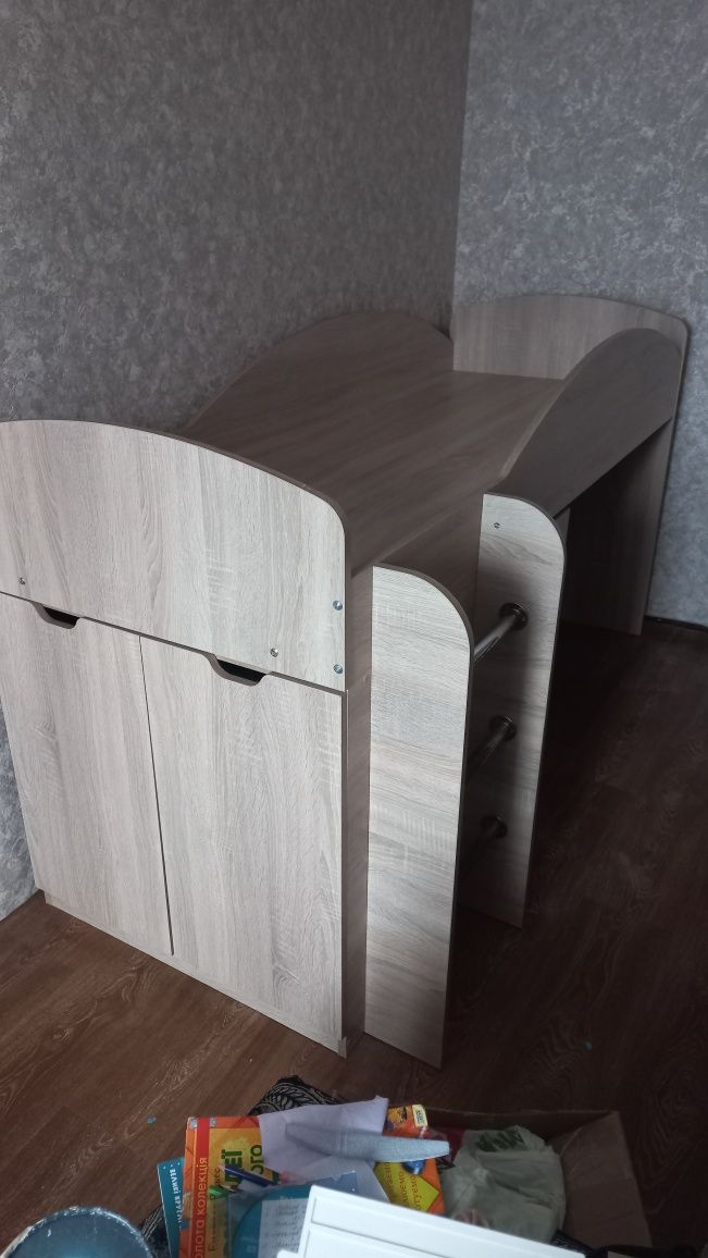 Продам дитяче ліжко-горище з письмовим столом