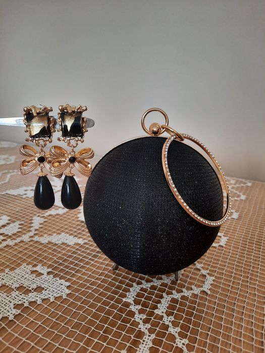 Torebka wieczorowa,wizytowa,czarna kula ze złotem