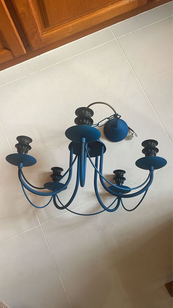 Candeeiro de teto azul petroleo