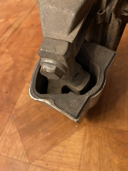 Подушка опора кронштейн акпп w211