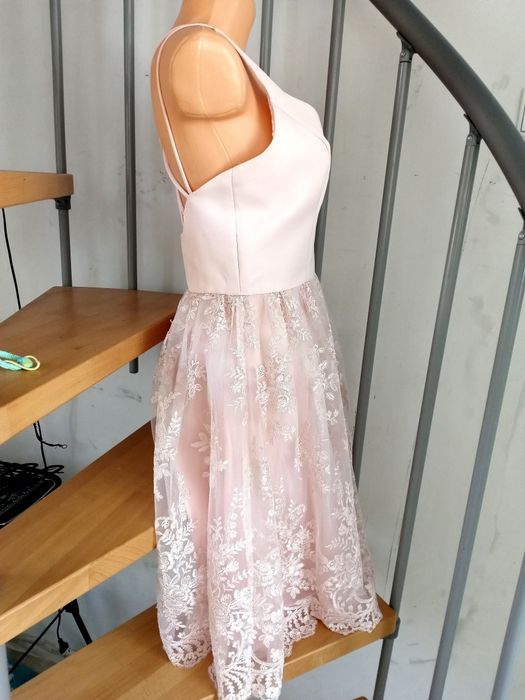 Sukienka koronkowa morelowa koktajlowa elegancka Chi Chi London