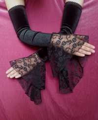 Czarne długie rękawiczki welurowe z koronkową falbaną