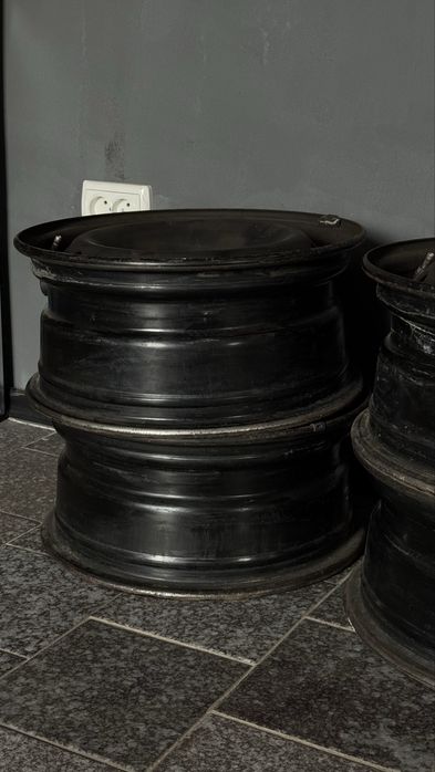 диски на автомобіль reno r15