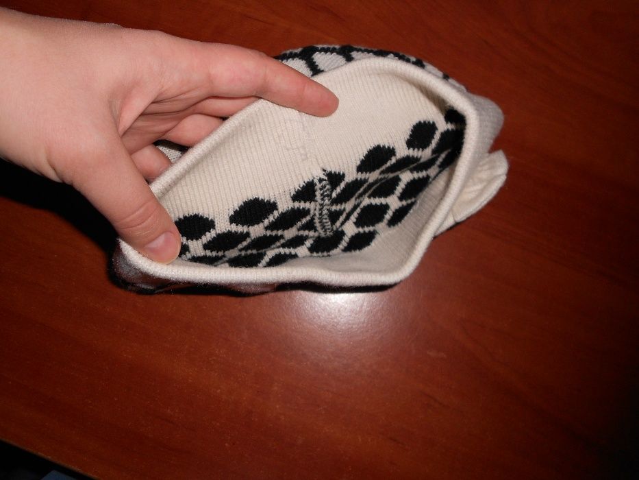 женская шапка черно-белая