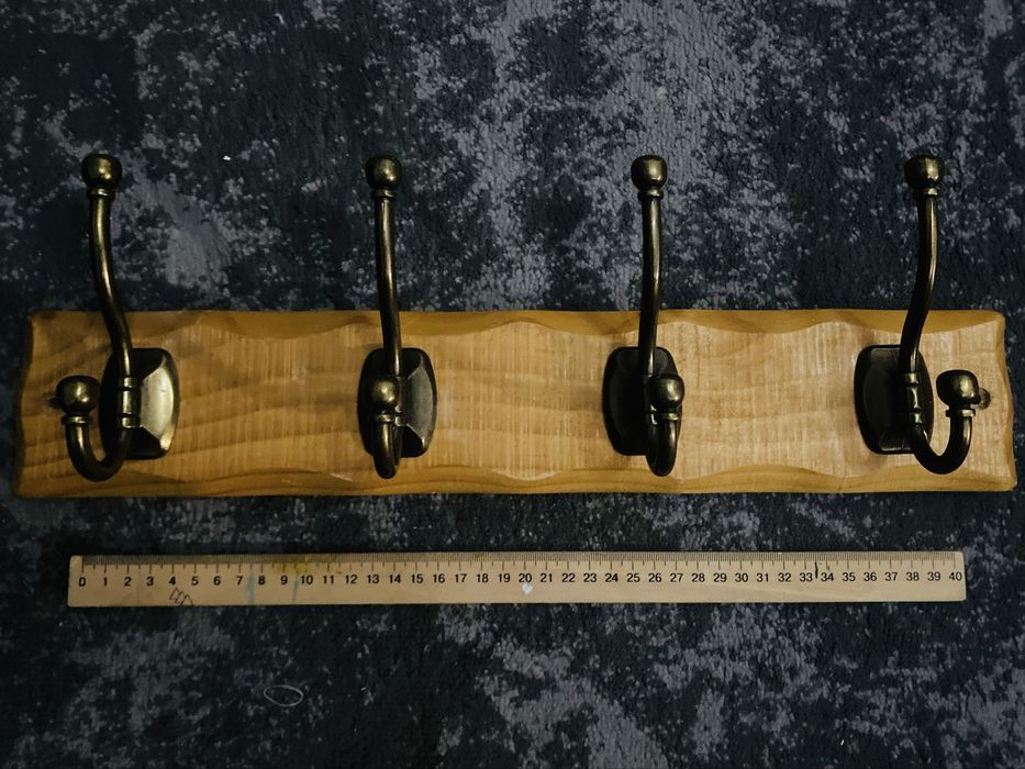 Деревяна  дизайнерська вішалка