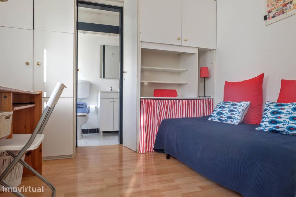 15001 - Quarto com cama de solteiro e casa de...