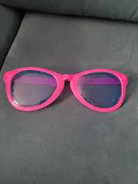 Zabawkowe różowe okulary