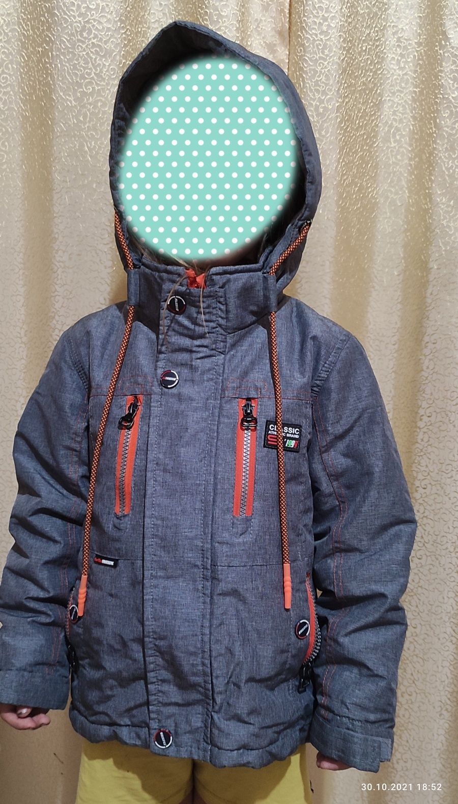 Курточка демисезонная на мальчика 4-6 лет.