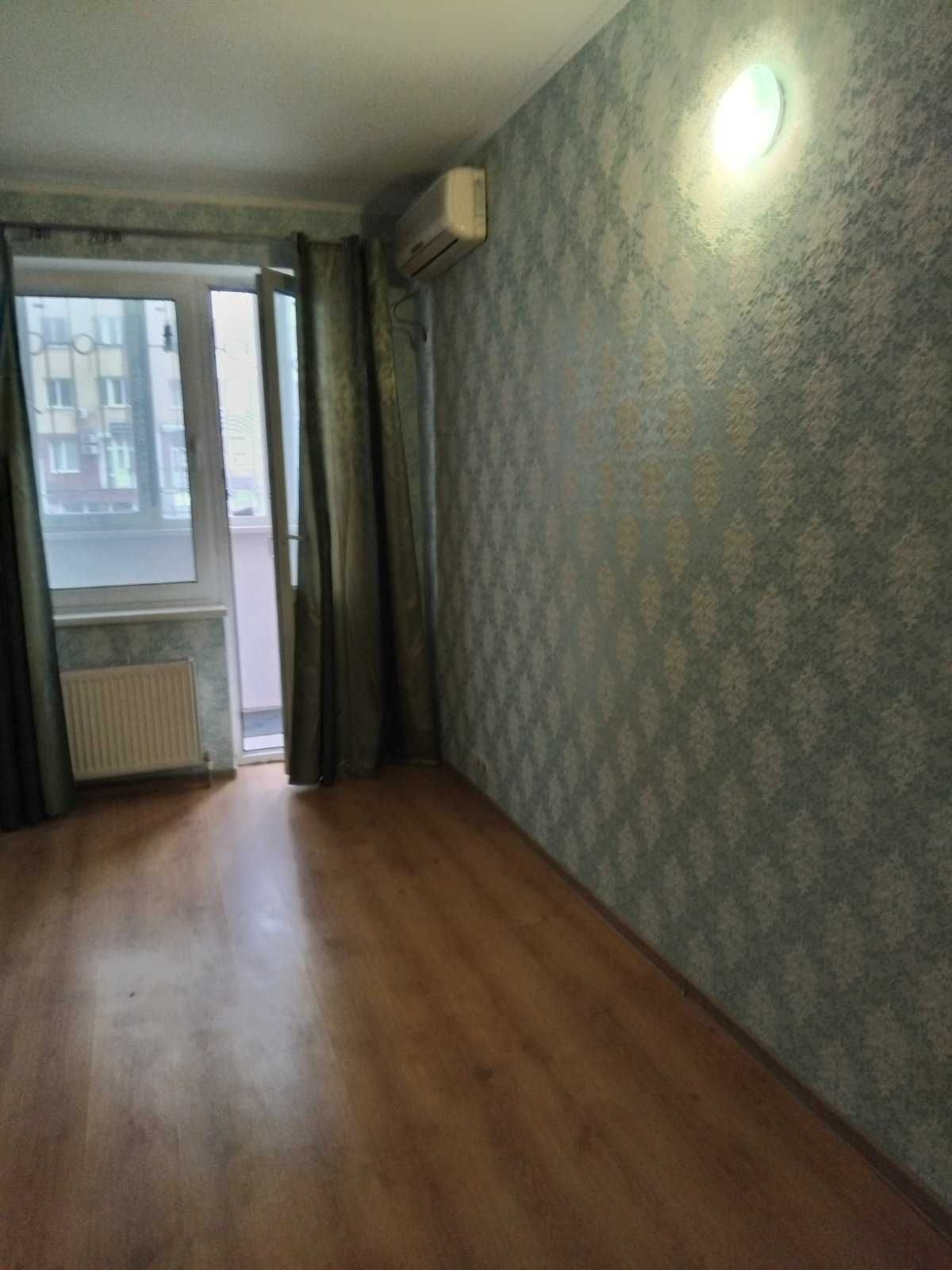 (13/4)  ТЕРМІНОВО! Продам простору 1-кімн квартиру в Одесі на Таїрова