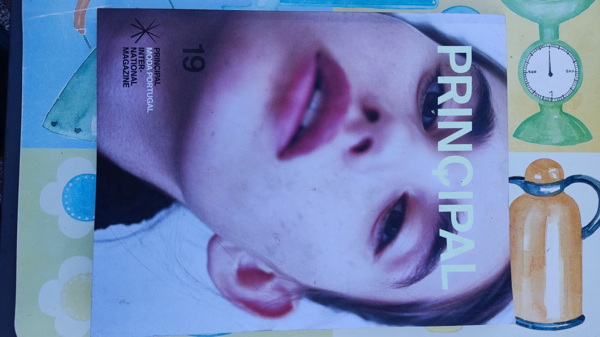 Varios números de revista de moda Prinçipal